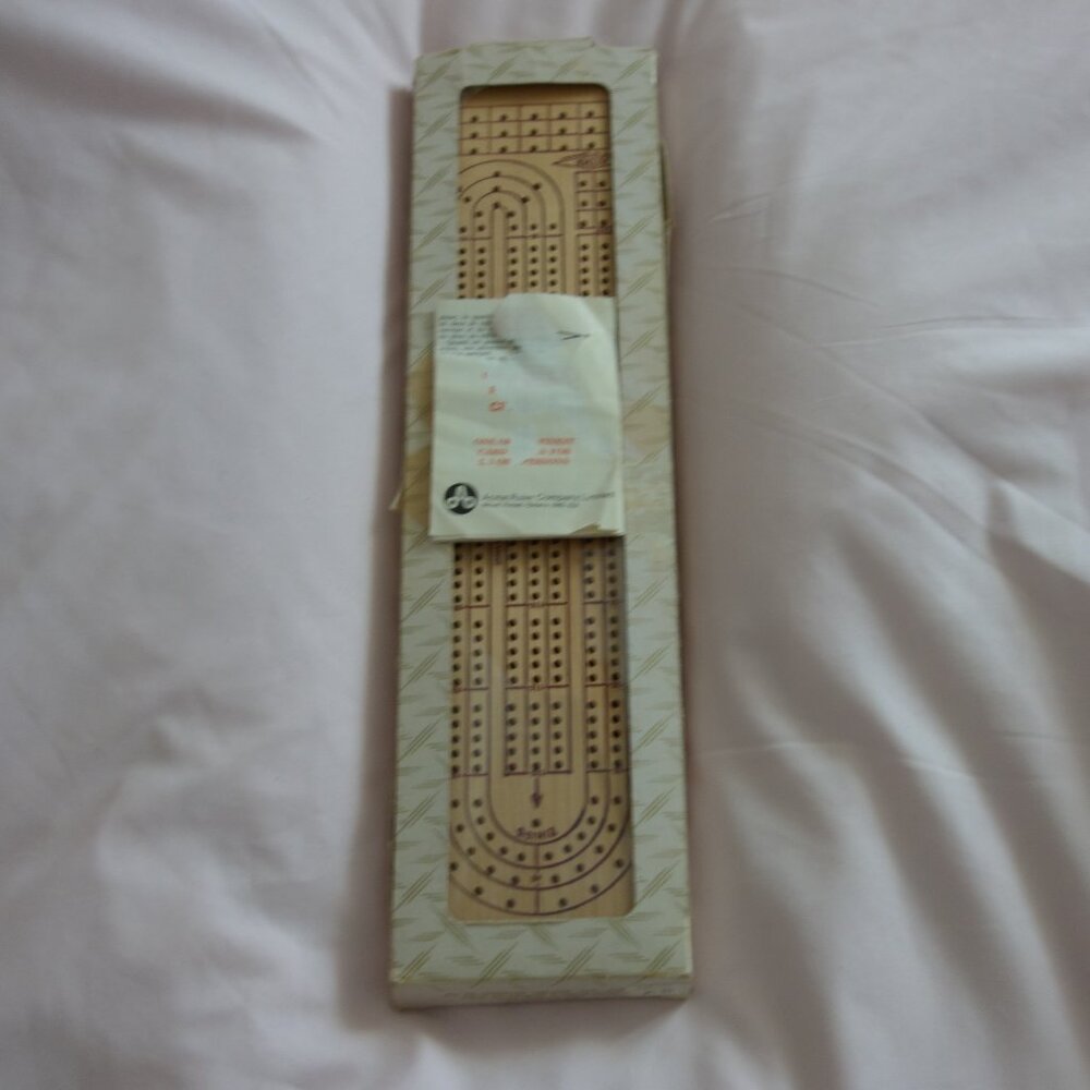 Acme Made in Canada Cribbage Board with Instructions + Red/Green/Yellow Pegs